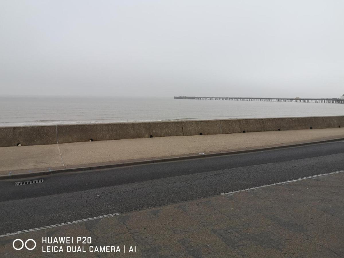 Lovely 2-Bed Caravan In Walton On The Naze 外观 照片
